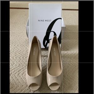 Nine West Size 6.5 Nude Patent Leather Heels